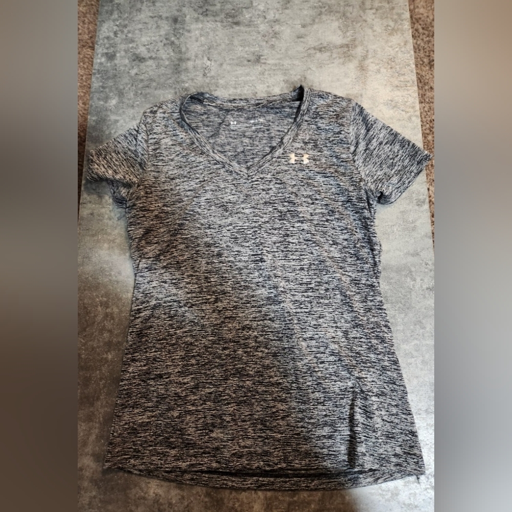 Under Armour V-Neck shirt